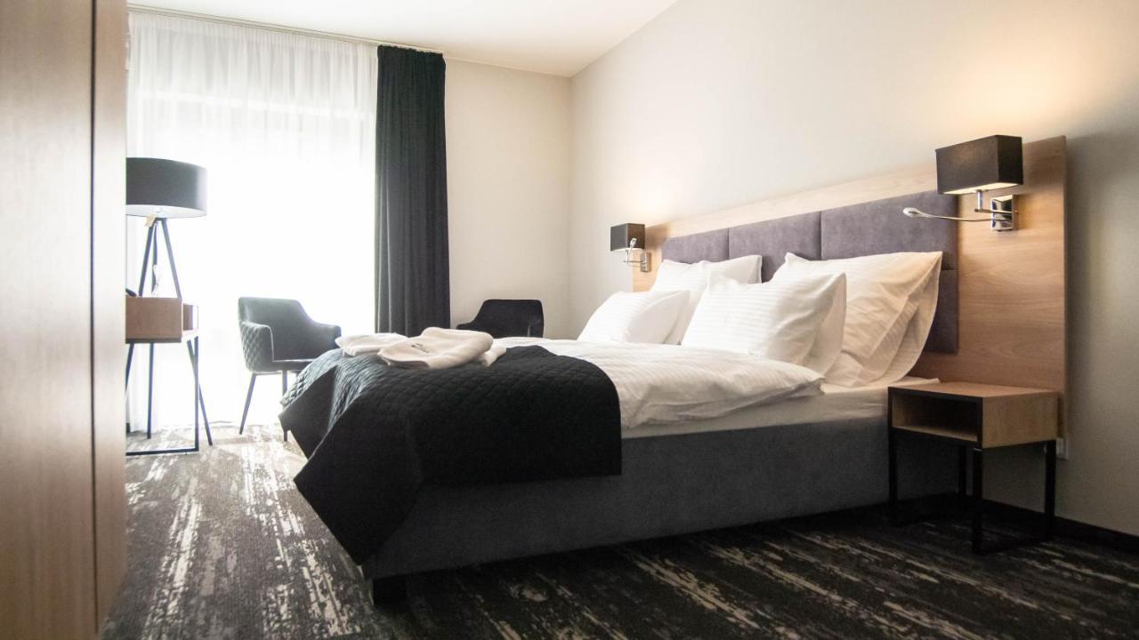 Nowe Millenium Aparthotel ชวีโนวิชแจ ภายนอก รูปภาพ