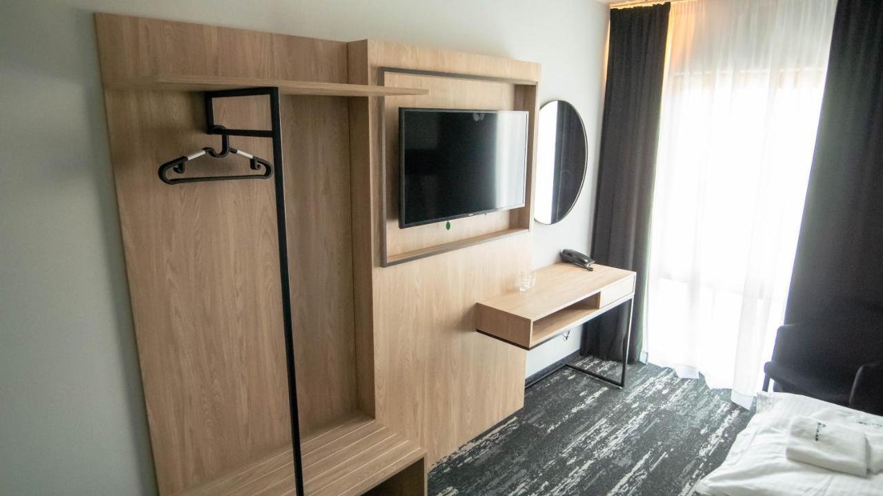 Nowe Millenium Aparthotel ชวีโนวิชแจ ภายนอก รูปภาพ