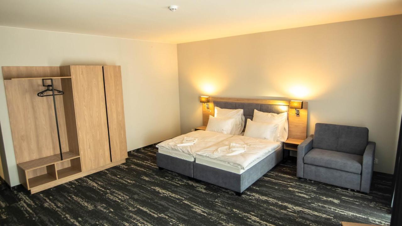 Nowe Millenium Aparthotel ชวีโนวิชแจ ภายนอก รูปภาพ